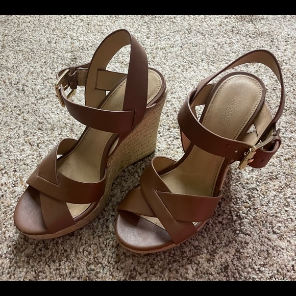 Marc Jacob’s Espandrille wedges. Tan. 7 medium. 4 inch heal - Picture 2 of 4